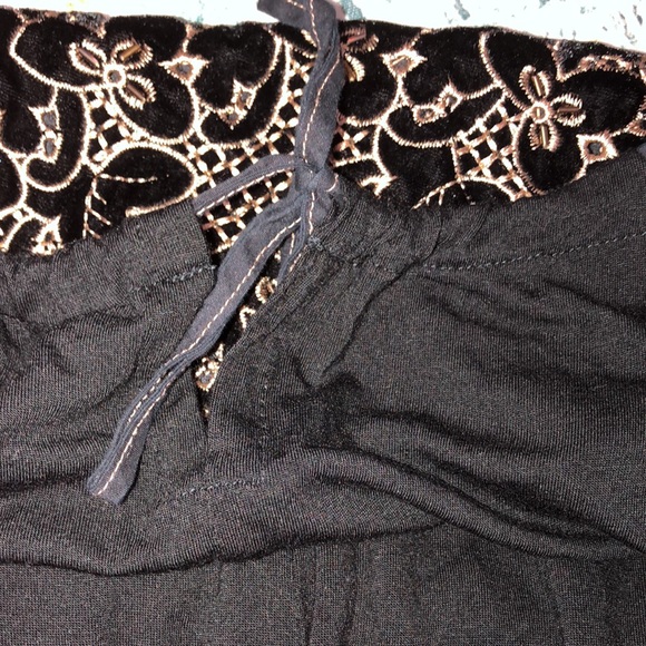 One September size large black embroidered top - Picture 6 of 7